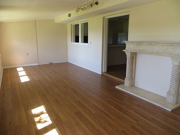 4th image of 1520 Cross Lake Blvd