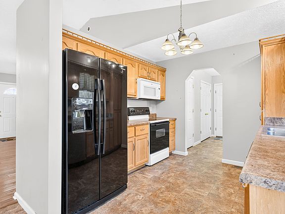 4th image of 111 Clearwater Sq