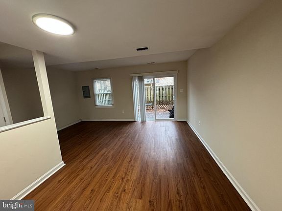 5th image of 423 Greenbrier Ct #423