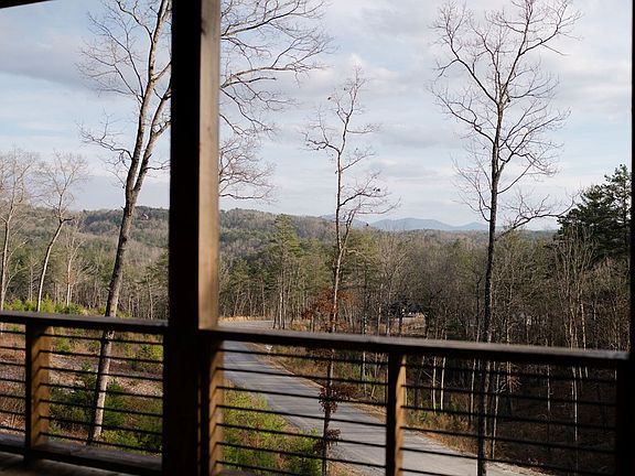 4th image of 386 Mountain Laurel Rdg