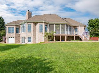 140 Benton Farms Ln, Horse Shoe, NC 28742