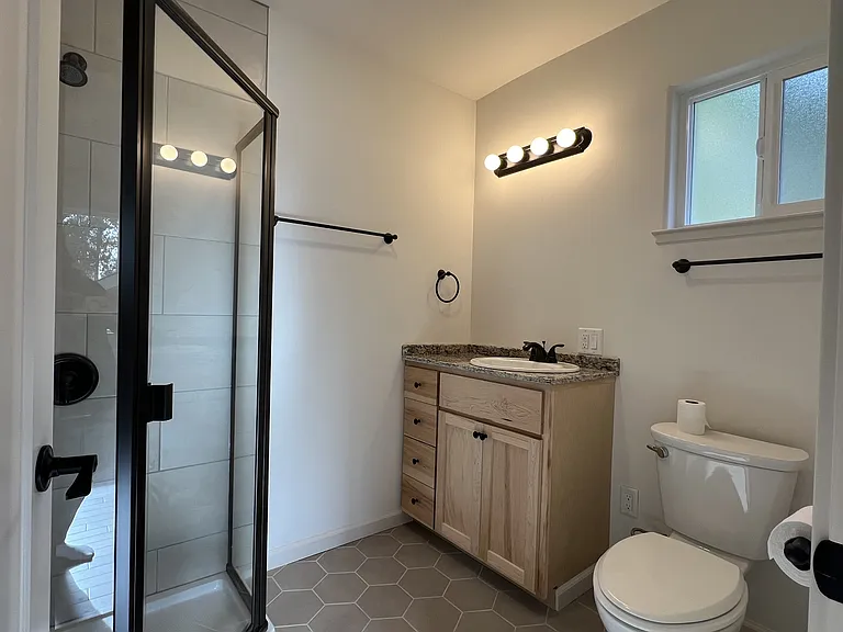 537 Bayside Rd — Photo 17