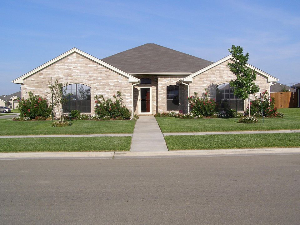 1st image of 2704 Wisteria Ln