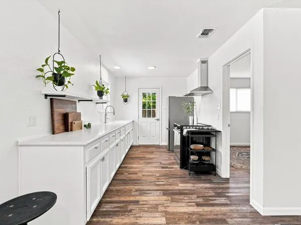 411 Sunrise Ave, Roseville, CA 95661