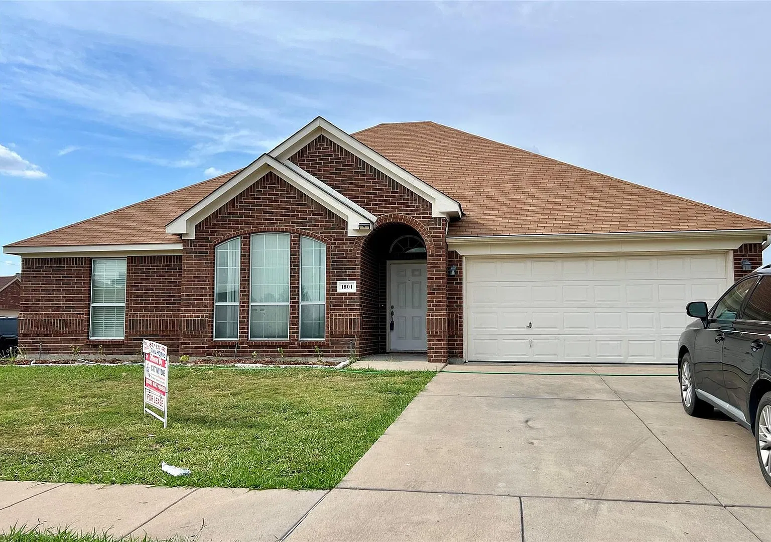 Upgraded 4 bedroom 2 bath Home in Arlington! — Photo 1