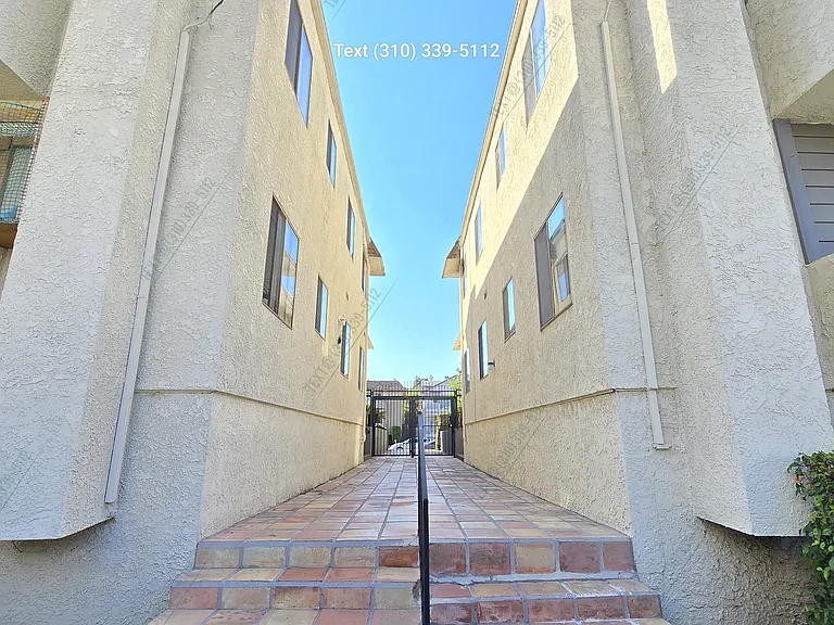 10758 Lawler St #7 — Photo 10