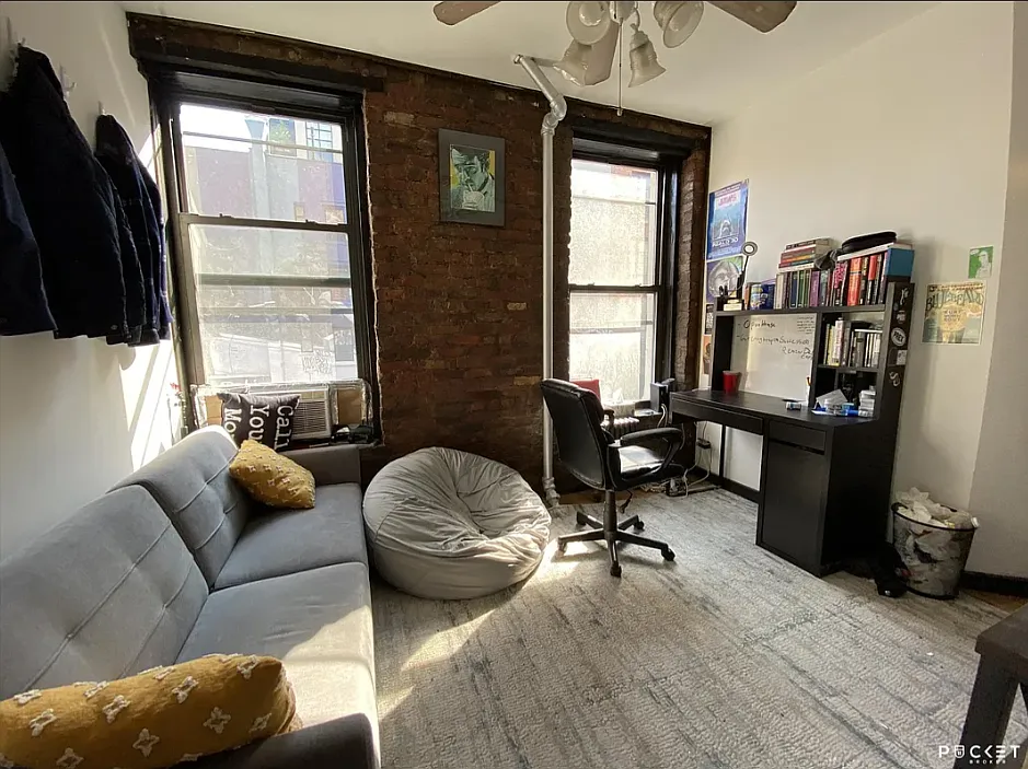 Building Photo - 441 E 12th St #1E
