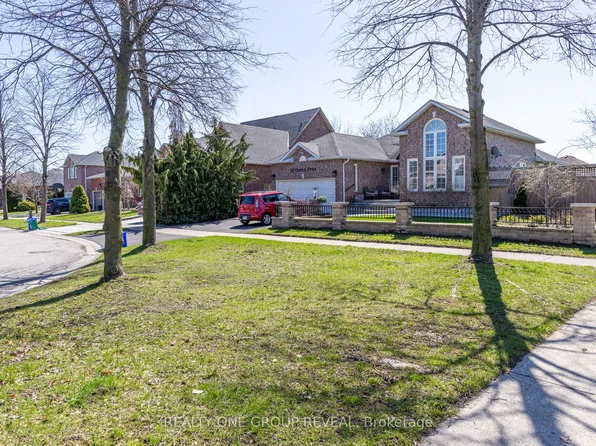 48 Patrick Dr, Whitby, ON L1R 2L2