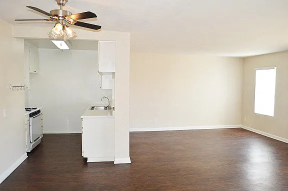Lomita Apartments — Photo 14