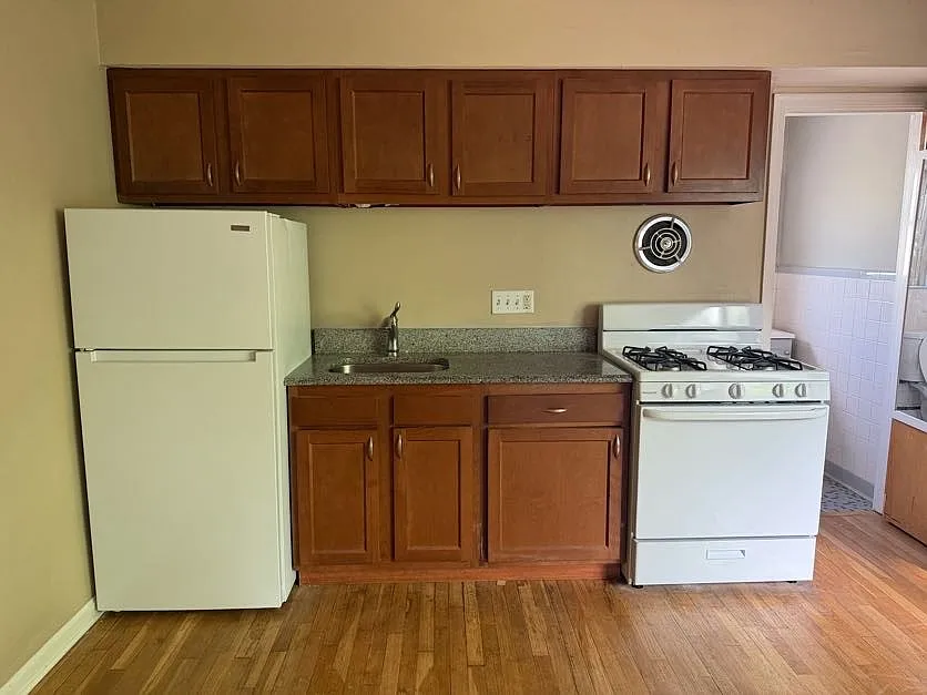 Studio, 350 sqft, $850 — Photo 4