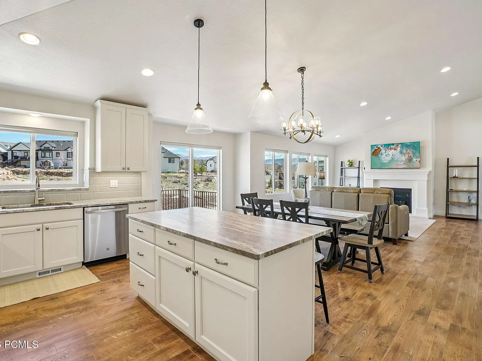 4 bed, 3.5 bath, 4015 sqft, $4,500 — Photo 4