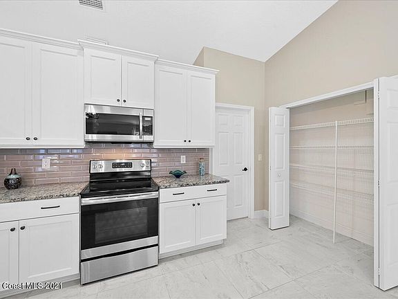 5th image of 2761 Fields Ave SE
