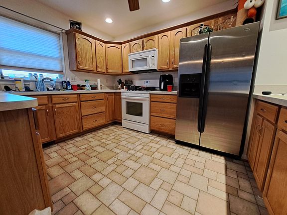 Full kitchen with ample cabinetry (image from tenant during move-out).