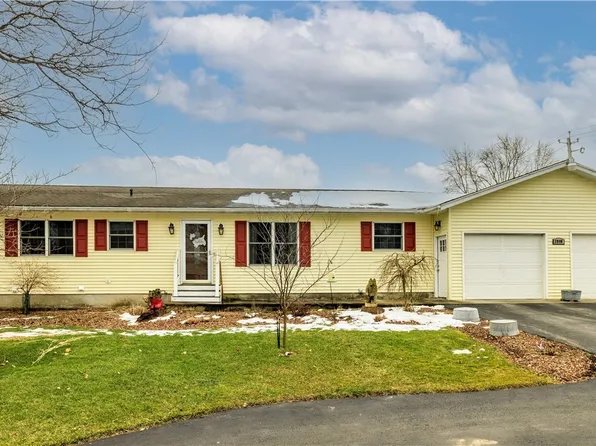 3980 Douglas Heights Dr, Canastota, NY 13032