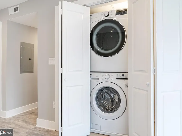 2500 N Mascher St #2 — Photo 6
