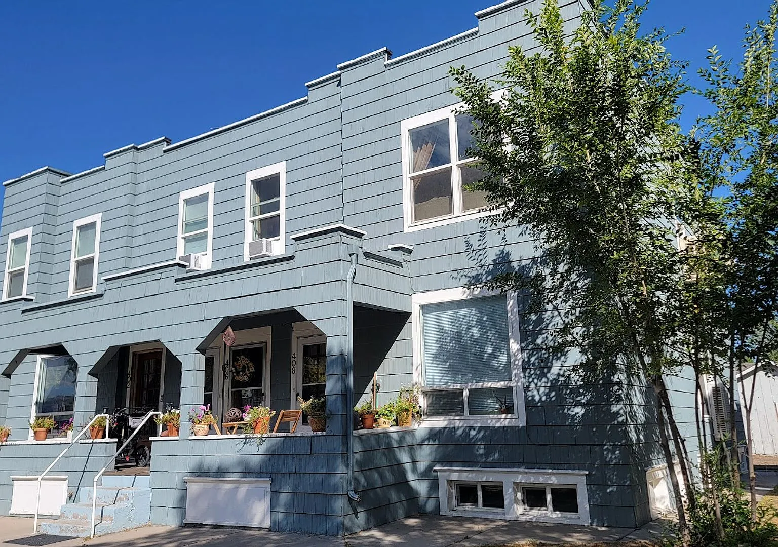 Charming Historic Downtown 3 Bedroom Apartment All Utilities Included! — Photo 3