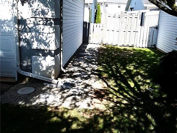 2nd image of 1202 Linden Ln