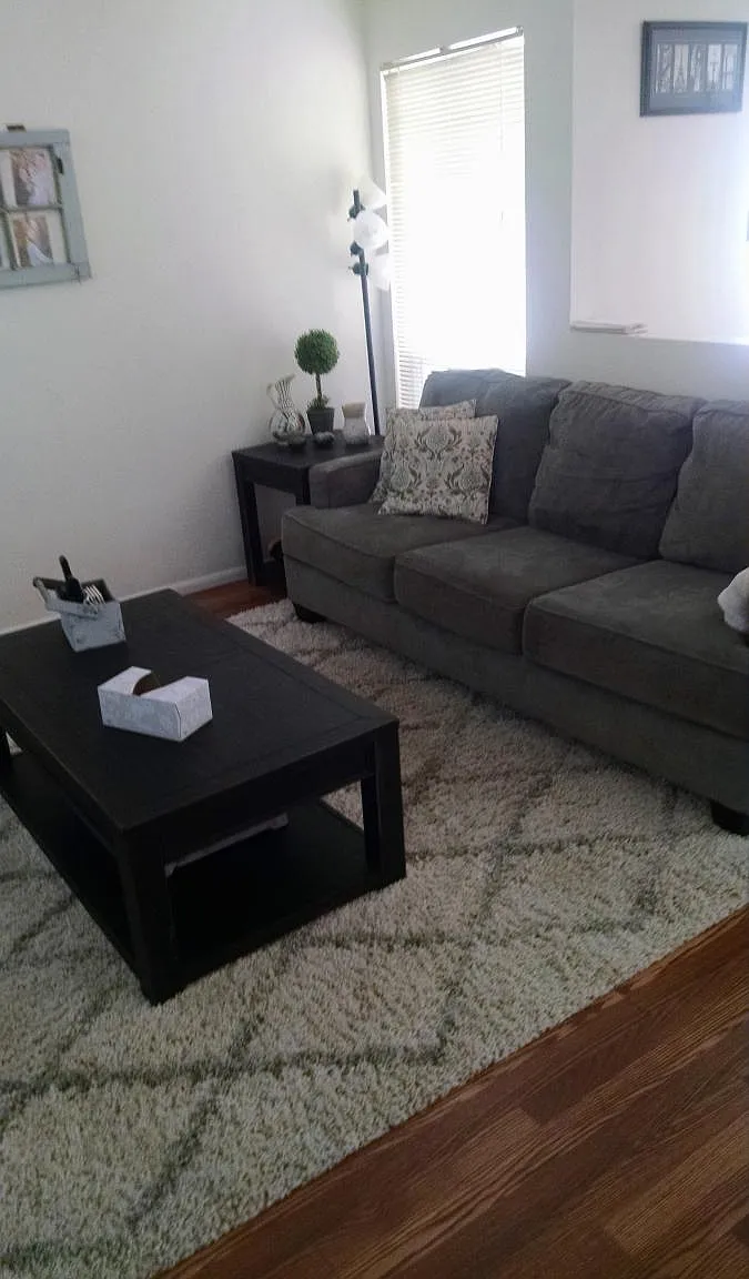 3 bed, 1300 sqft, $1,800 — Photo 2