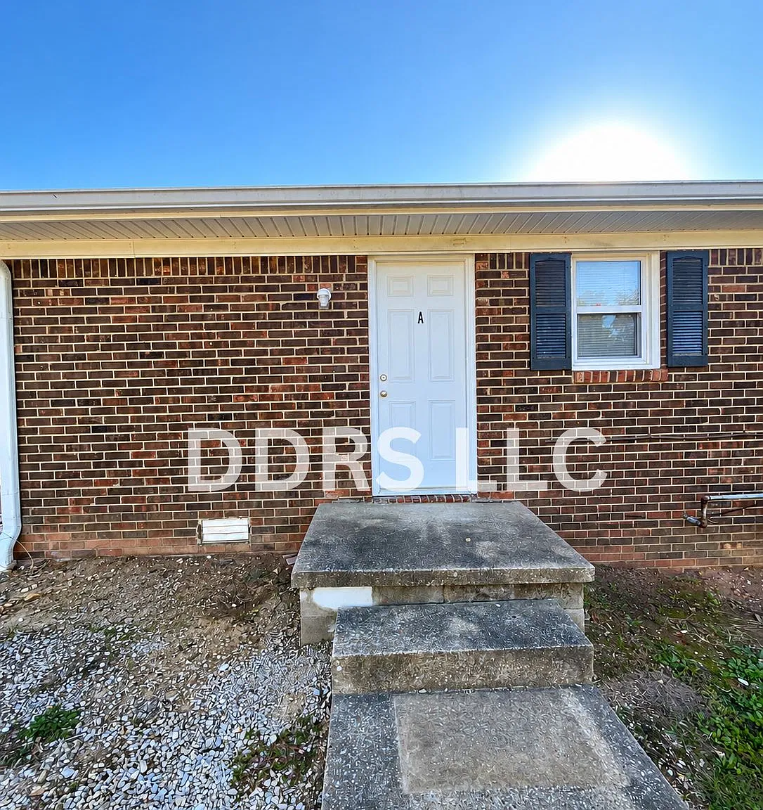 2 bed, $850 — Photo 1