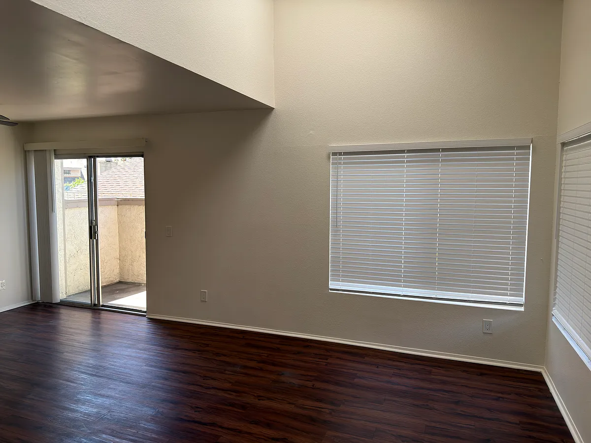 Building Photo - 5440 Baltimore Dr #149