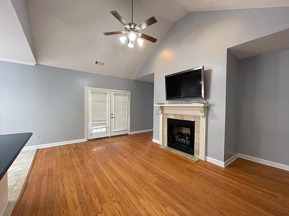 4th image of 814 Muirfield Dr