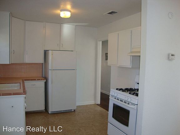 5th image of 147 Storeywood Dr