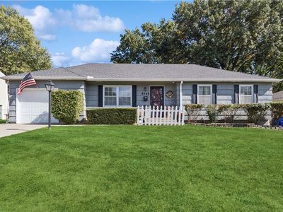 8745 Grandview St, Overland Park, KS, 66212
