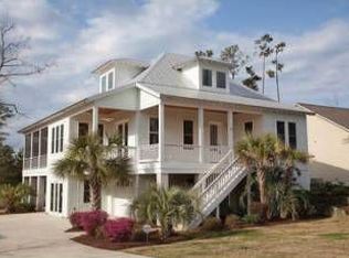 725 Blue Point Dr, Wilmington, NC 28411