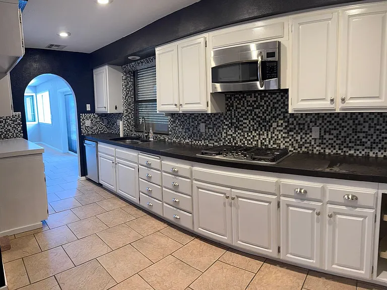 857 Robinson Ln — Photo 14