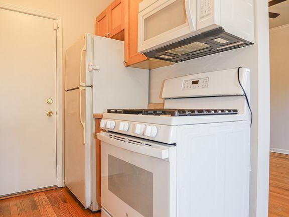 2nd image of 4240 N Clarendon Ave APT 201S