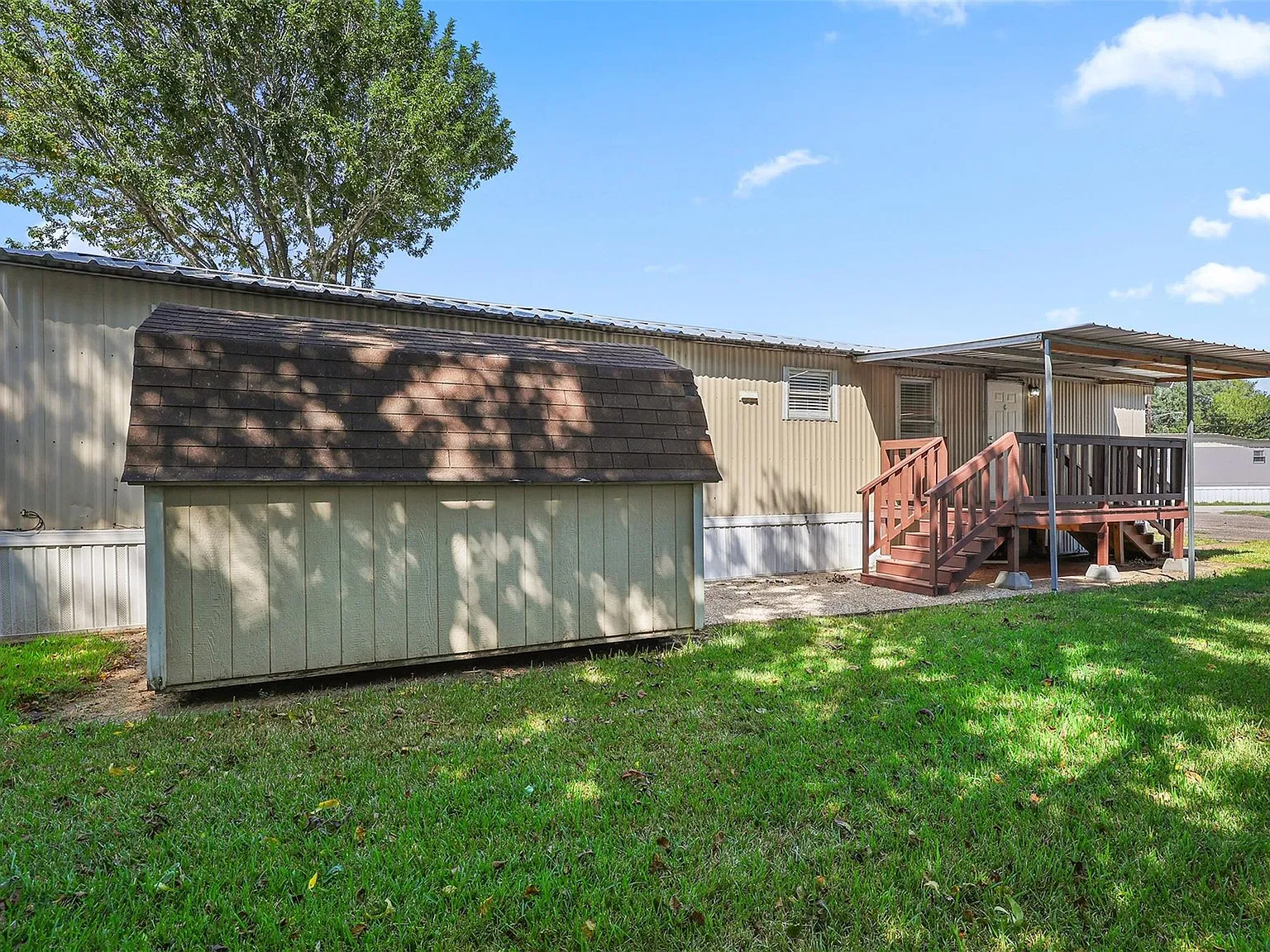 2 bed, 1.5 bath, 784 sqft, $1,300 — Photo 3