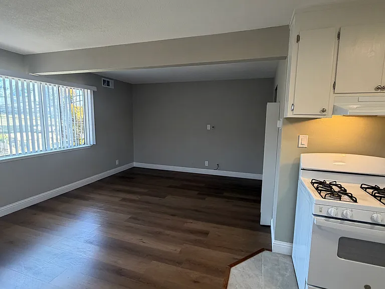 2605 9th Ave #K — Photo 4