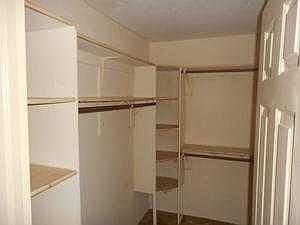 WALK IN CLOSET