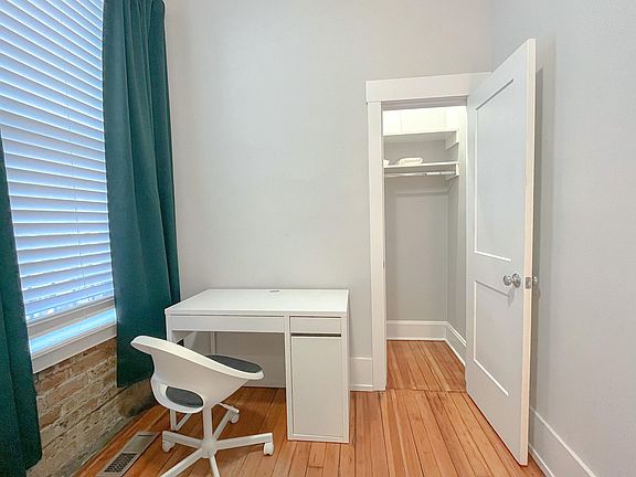 5th image of 3759 N Kenmore Ave #1