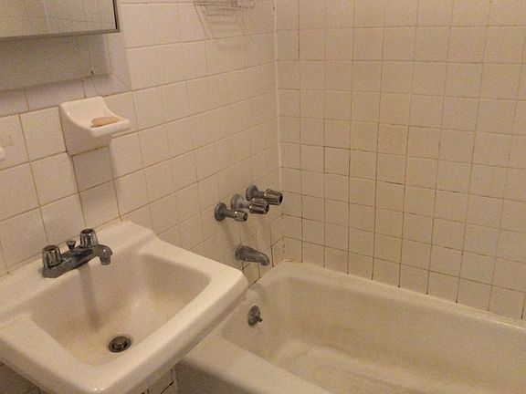 4th image of 412 2nd St APT 1F