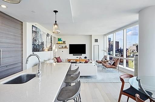 5th image of 1 Franklin St #1704