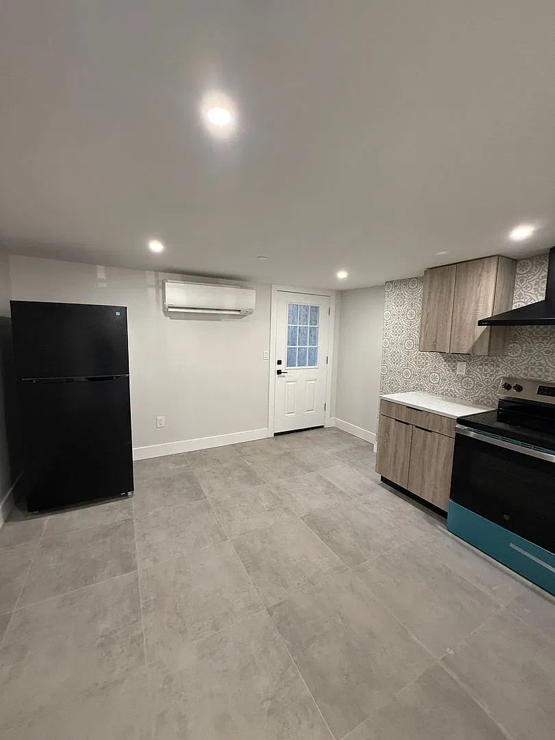 90 Lander St — Photo 3