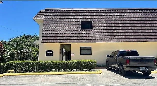 Hollywood Little Ranches — Photo 2