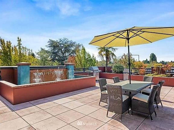 Rooftop terrace with BBQ Grills and lots of seating