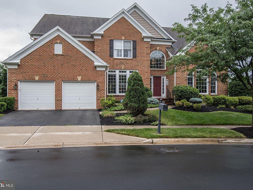 1st image of 615 Oak Knoll Ter