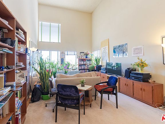 2nd image of 1118 Valencia St APT 321