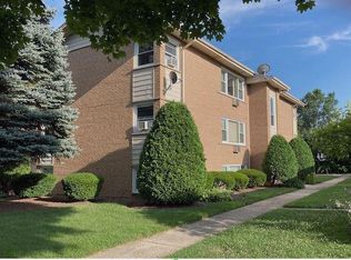 733 Dulles Rd APT A, Des Plaines, IL 60016
