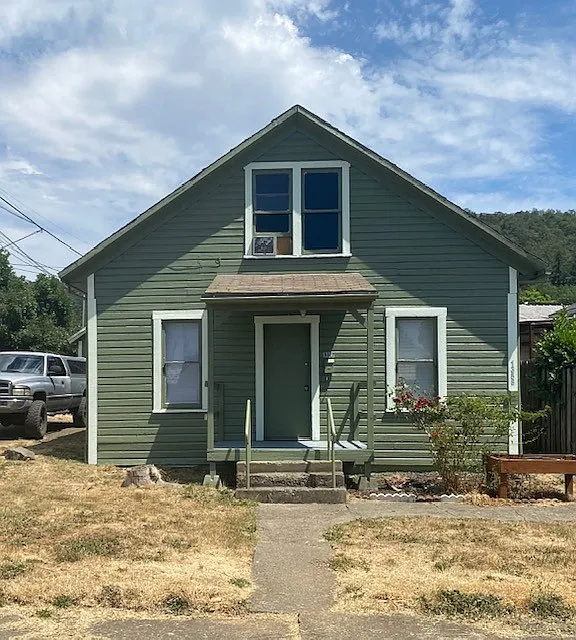1358 NE Freemont Ave