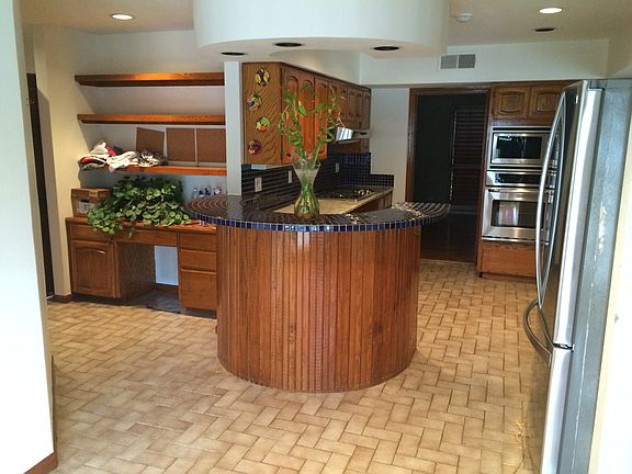 2nd image of 208 Gardenview