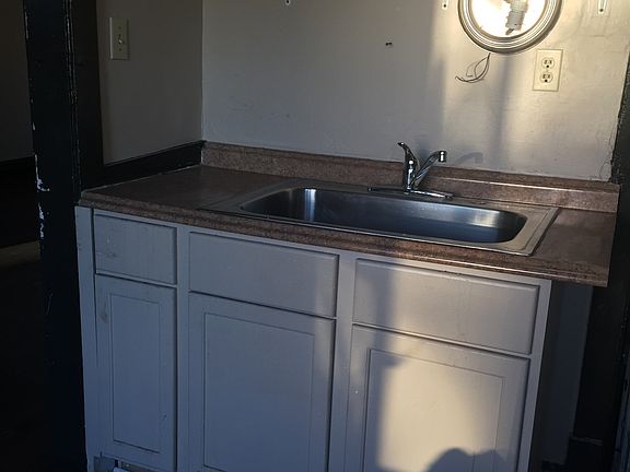 KITCHEN WITH PANTRY