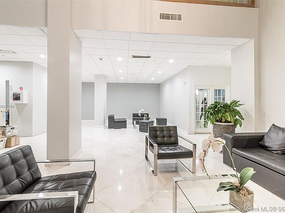 5th image of 2780 NE 183rd St APT 1915
