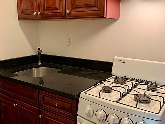 3rd image of 502 E 89th St #E1
