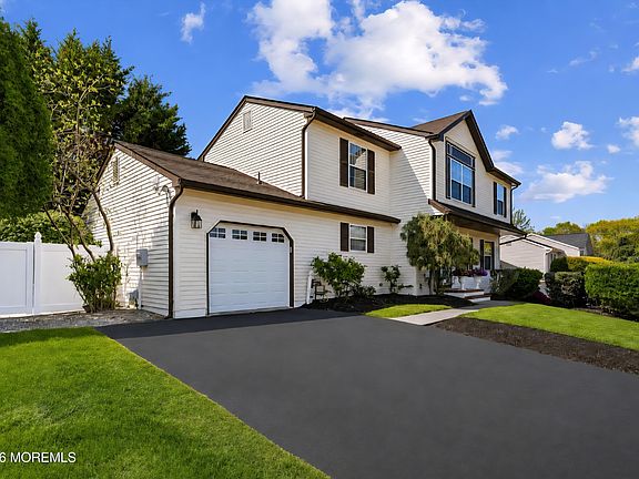 3rd image of 69 Gladiola Drive