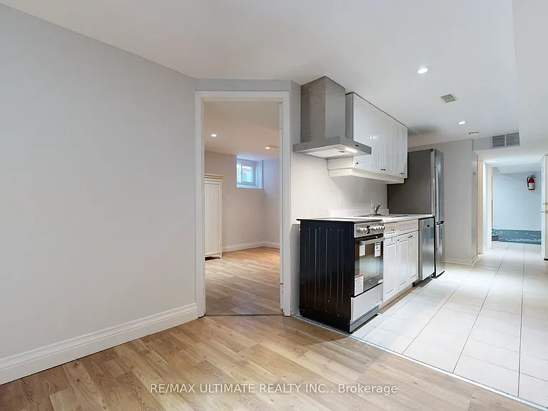 470 Oriole Pkwy #5 — Photo 8