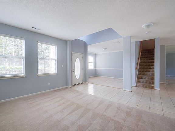 4th image of 858 Holbrook Dr